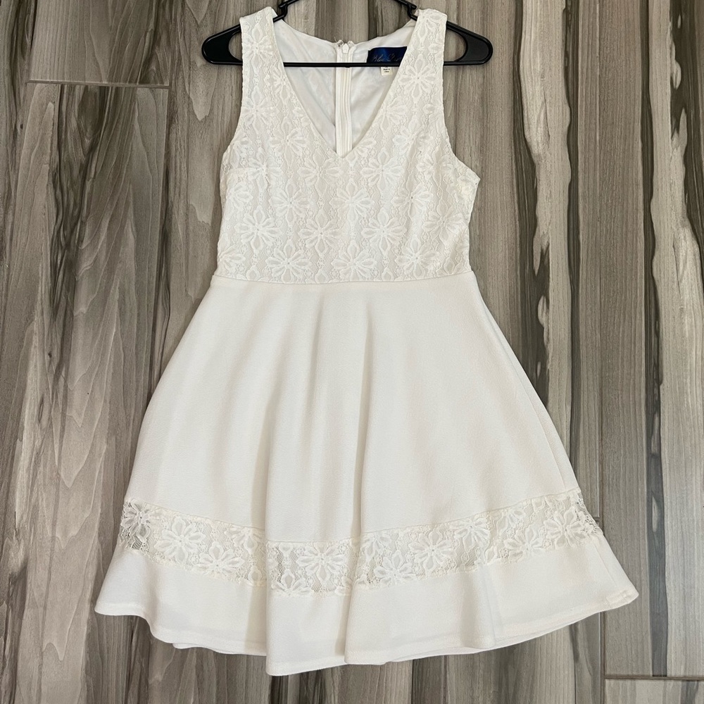 Women’s White Dress size medium